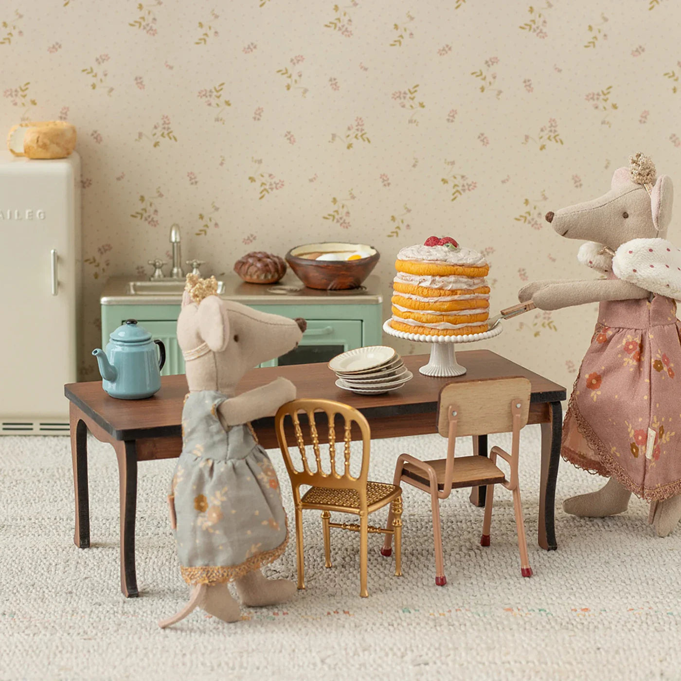 Party cake and cake stand Muis