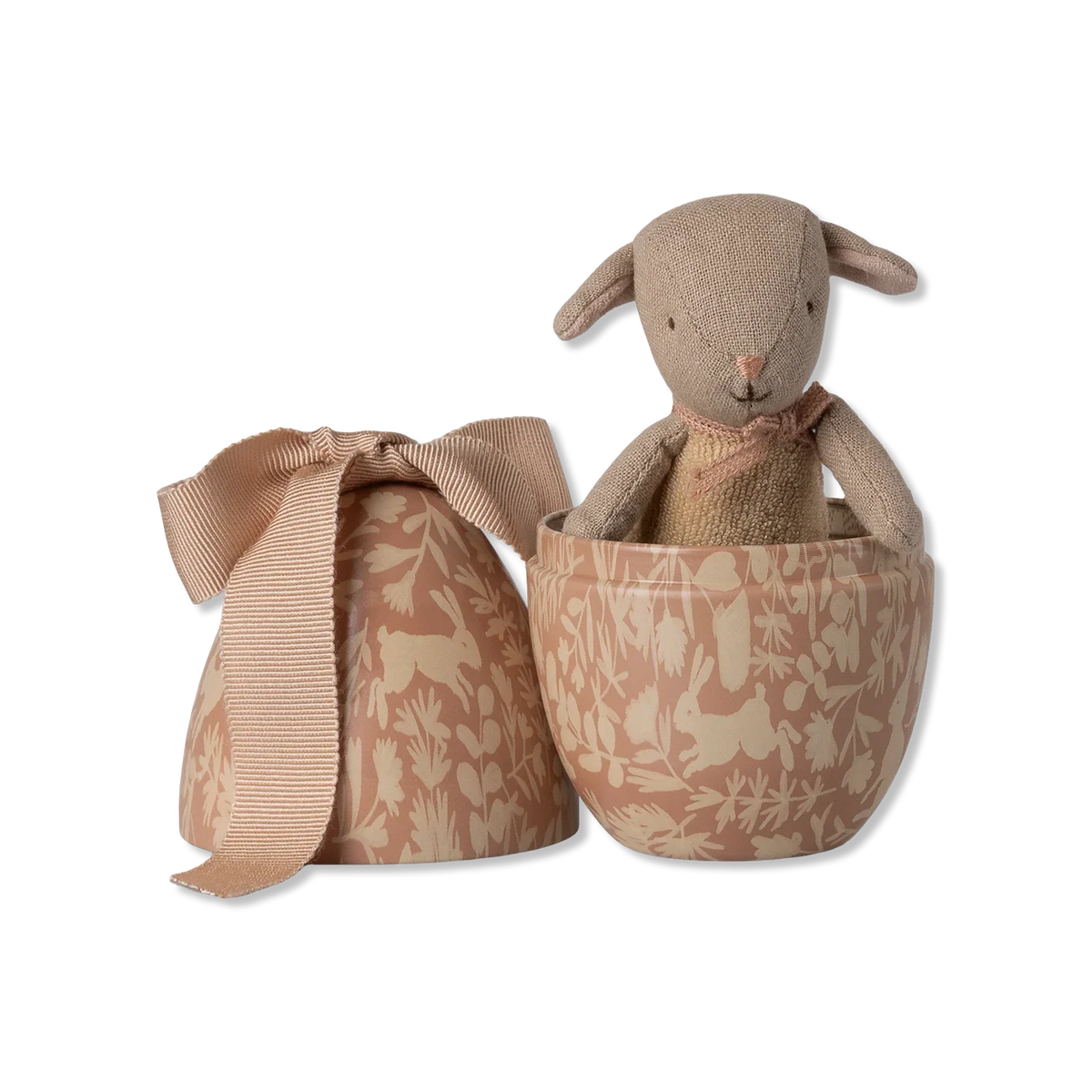 Easter egg with micro lamb Pasen